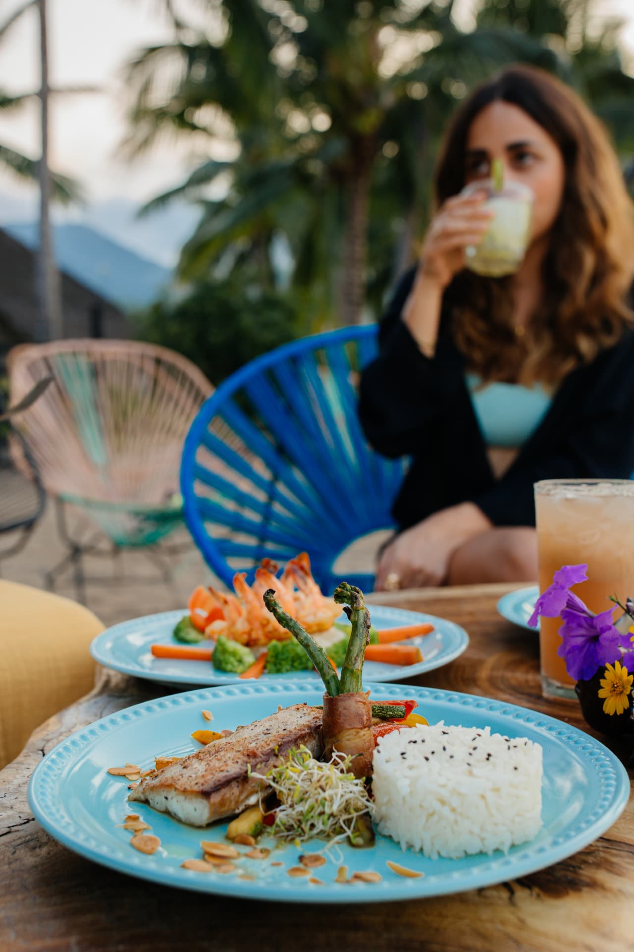 Sharing starter at the beach club