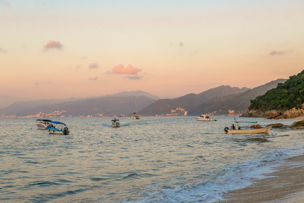 Amanecer frente al mar en Quimixto